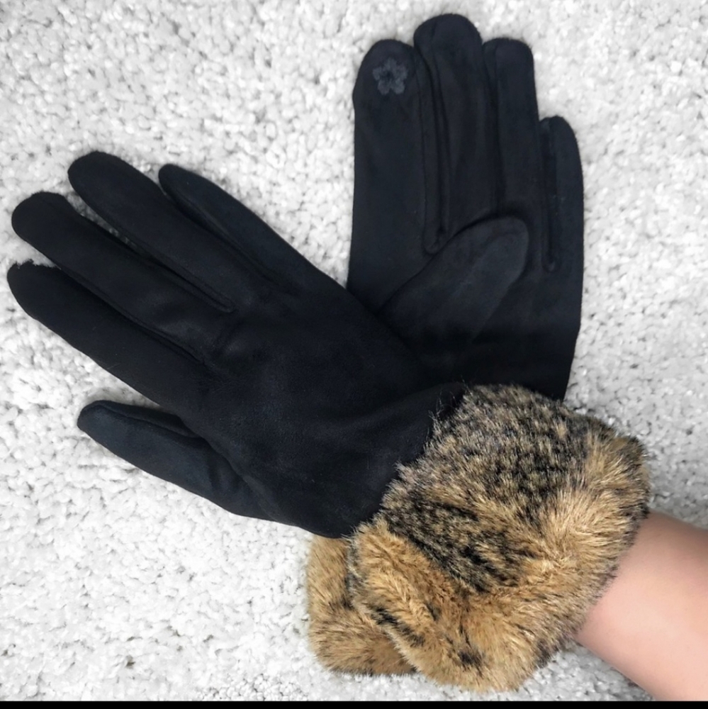 Women's gloves.